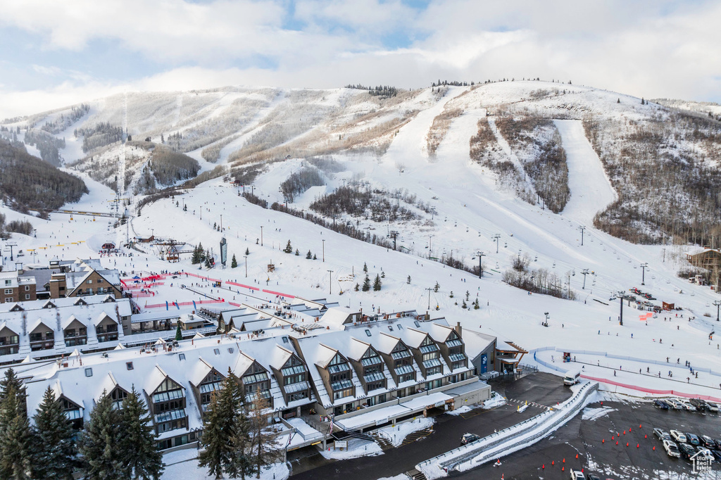 Snowy aerial view featuring a mountain view