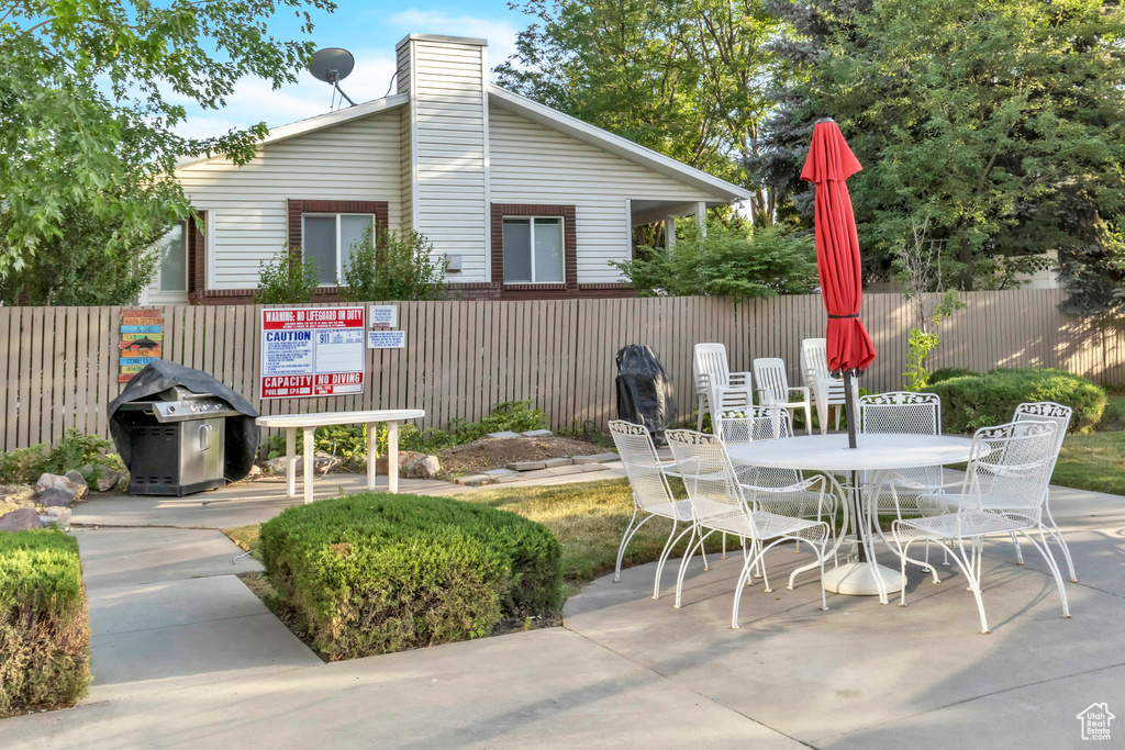 View of patio / terrace with outdoor dining space