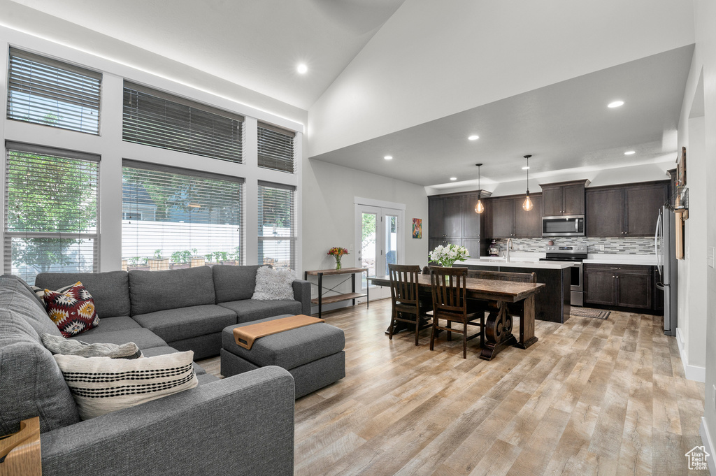 4432 S PARKBURY WAY Salt Lake City, UT 84129