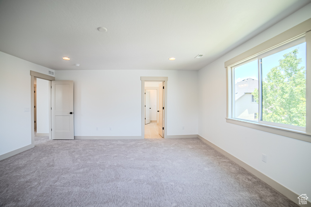 Unfurnished room with light carpet and recessed lighting