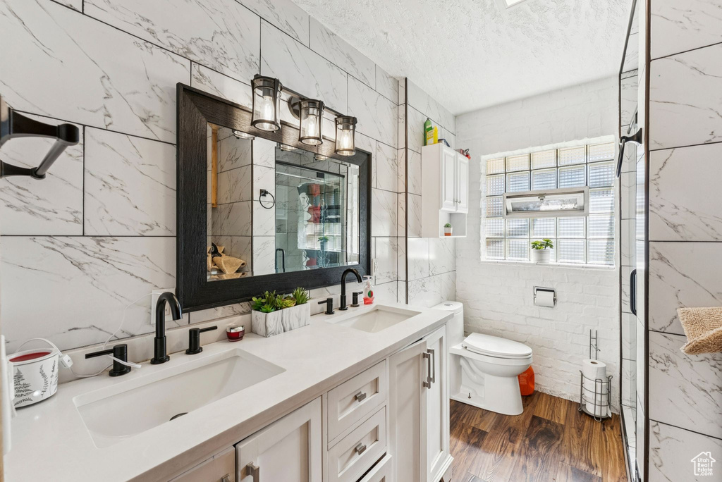 Photo 12 for MLS #2094691 at 3035 Brinker Ave