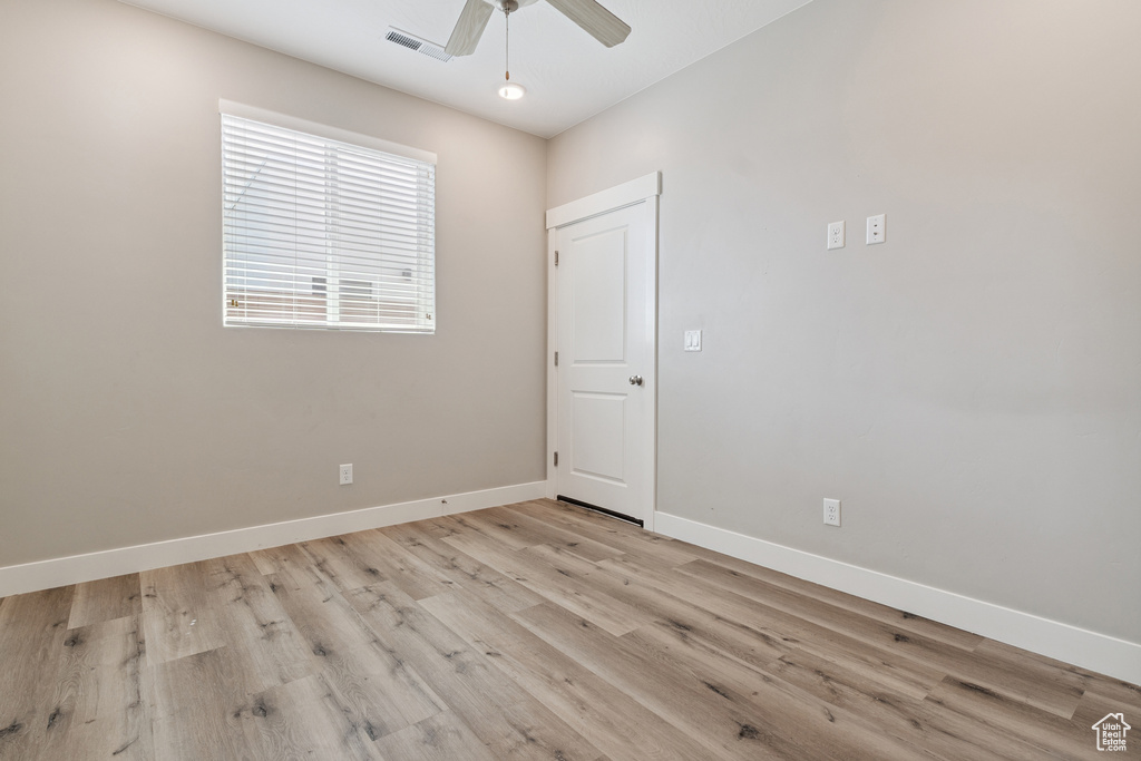 Unfurnished room featuring light wood-style floors and a ceiling fan