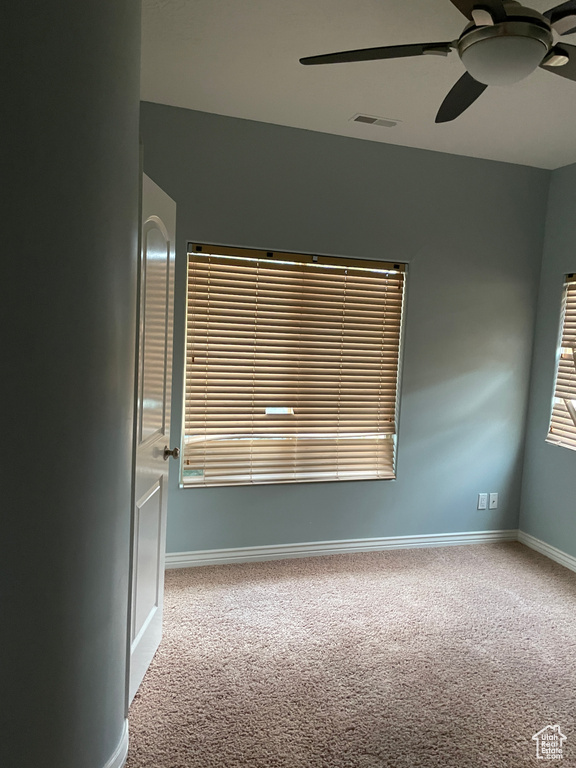 Unfurnished room with carpet and ceiling fan