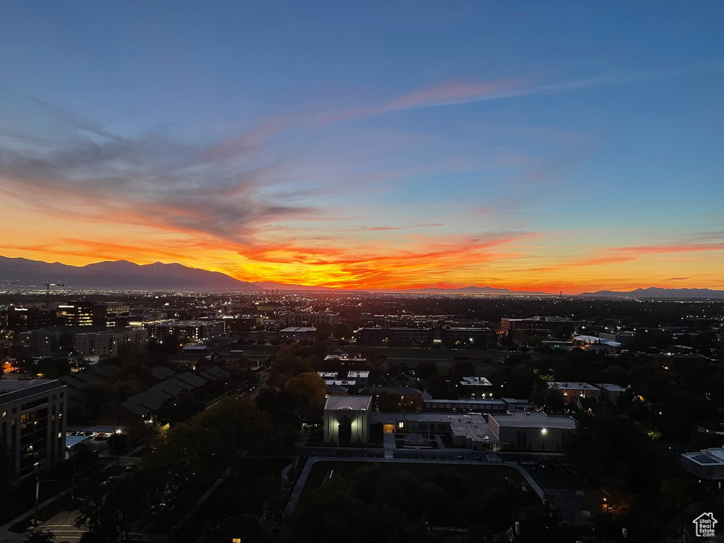 City view featuring a mountain backdrop