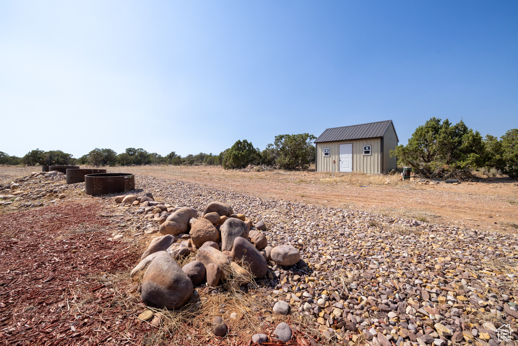 View of yard with a shed