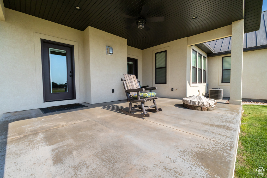 View of patio featuring a fire pit and ceiling fan