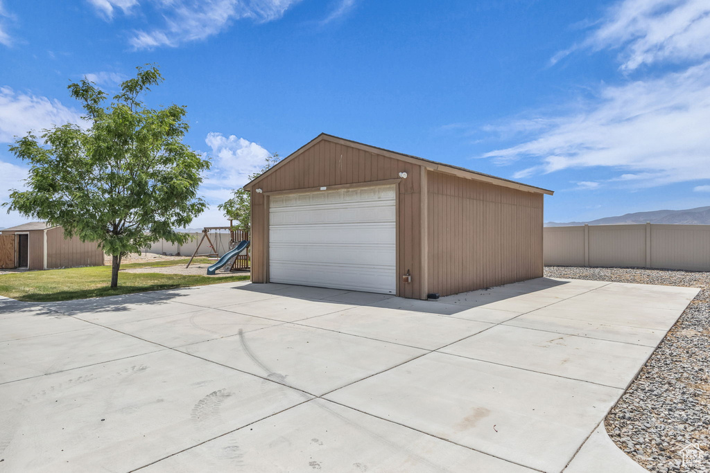 Detached garage with driveway