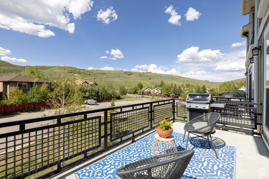 Balcony with a mountain view and area for grilling