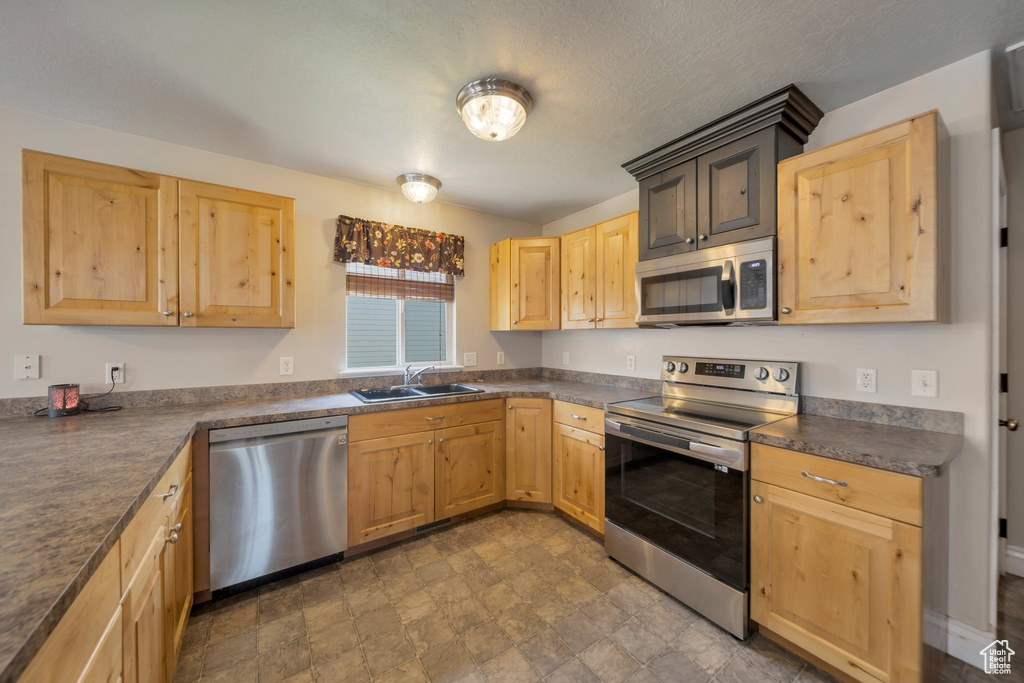 201 E 660 S Willard, UT 84340