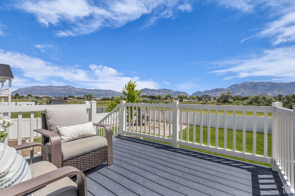 Wooden terrace with a mountain view and a fenced backyard