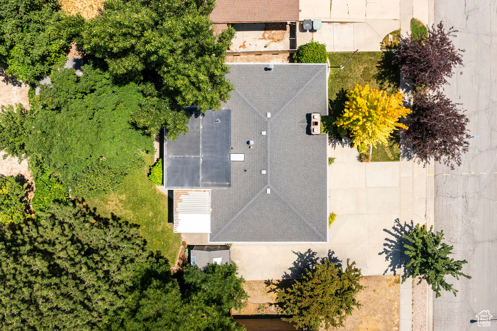 Aerial view of property and surrounding area
