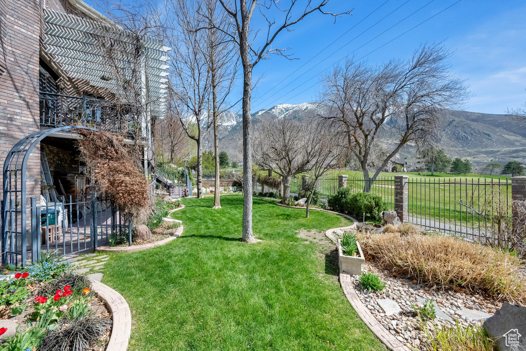 View of yard with a mountain view