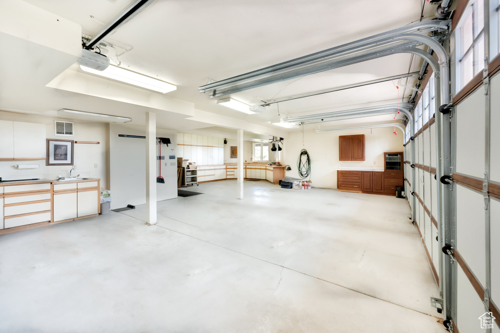 2058 E OAK MANOR DR Sandy, UT 84092