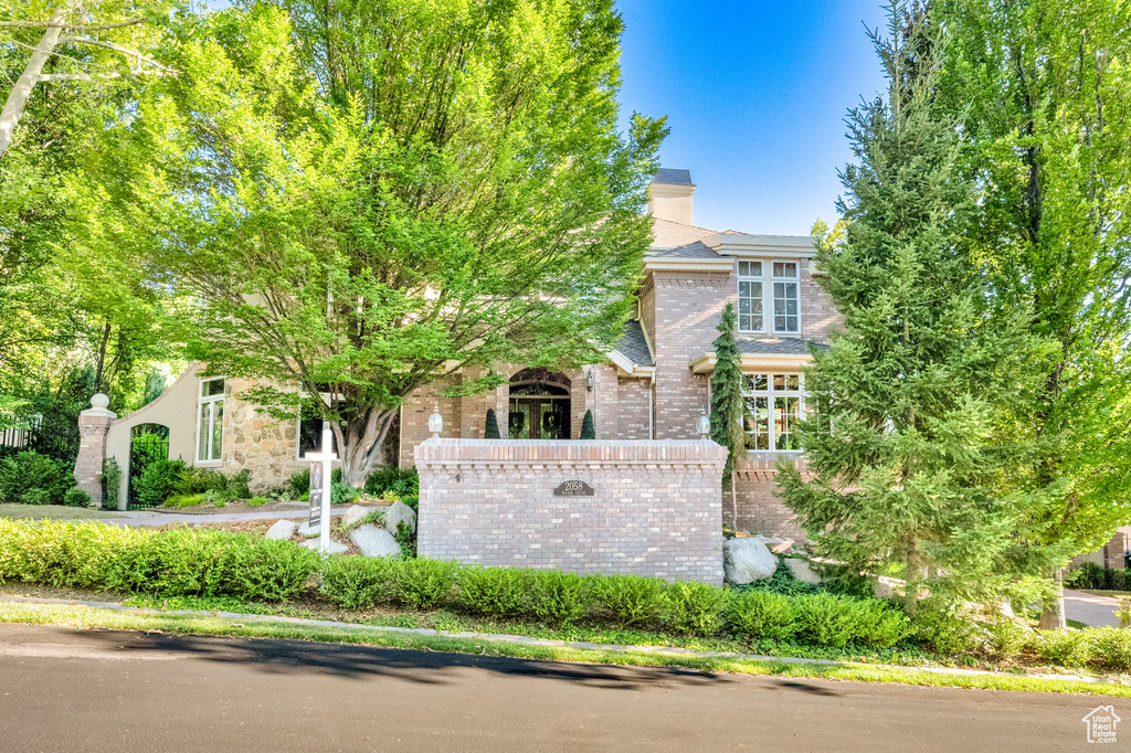 2058 E OAK MANOR DR Sandy, UT 84092