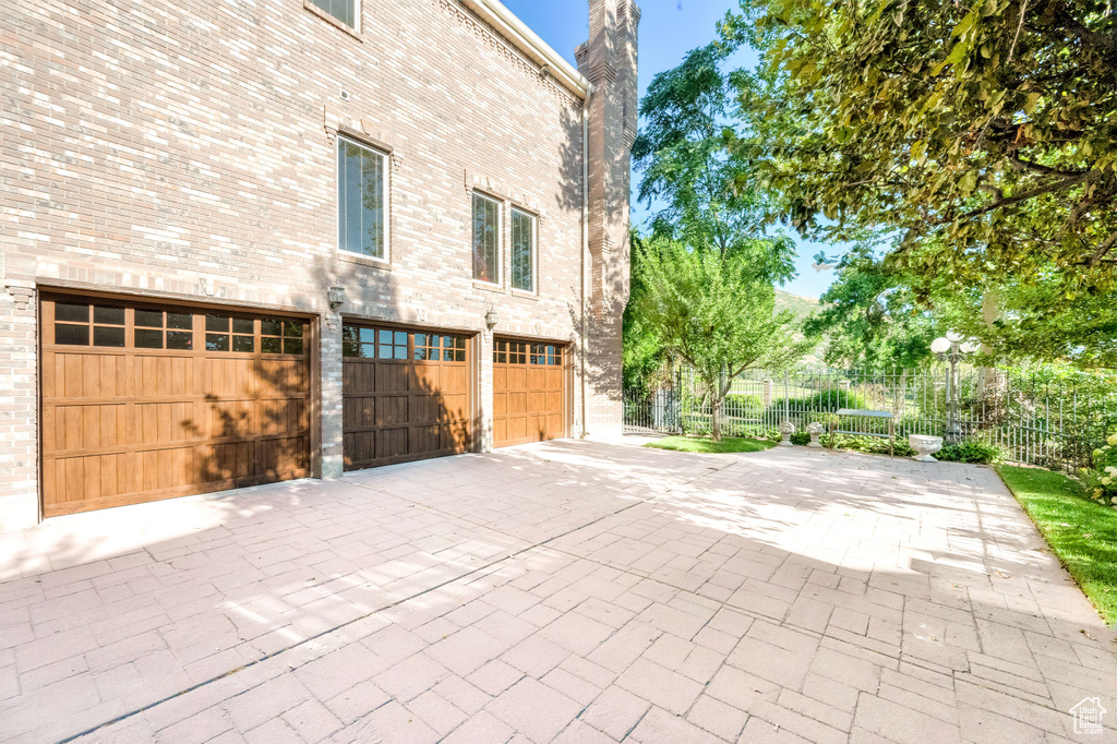 2058 E OAK MANOR DR Sandy, UT 84092