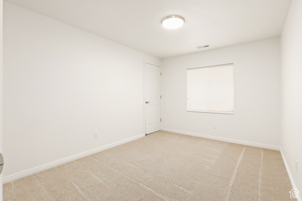 Unfurnished room with carpet flooring