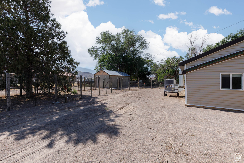 View of yard with an outdoor structure