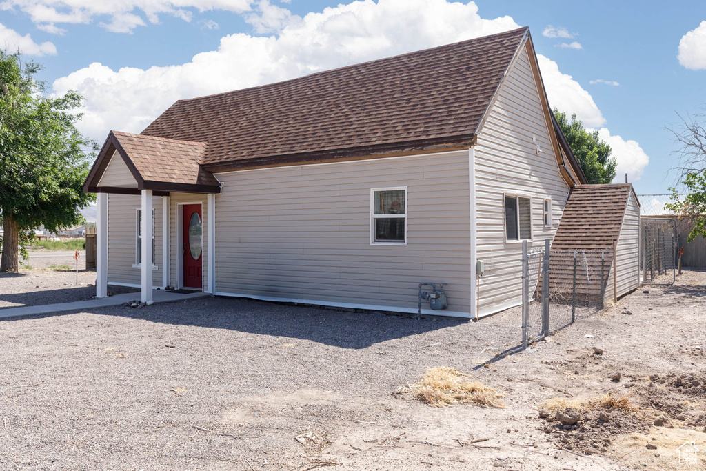View of front facade with a shingled roof