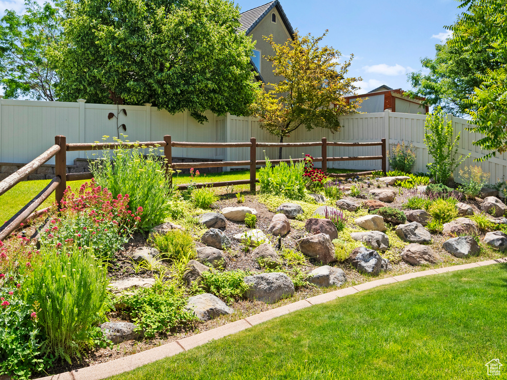 7341 W SYCAMORE FARM RD West Jordan, UT 84081