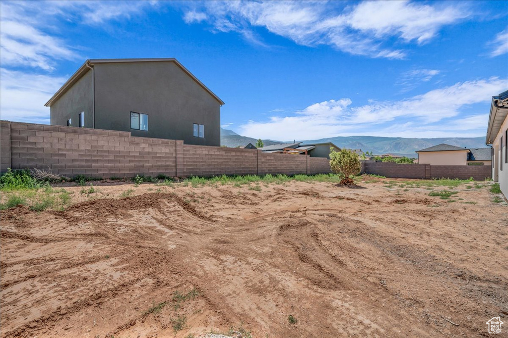 View of yard featuring a mountain view