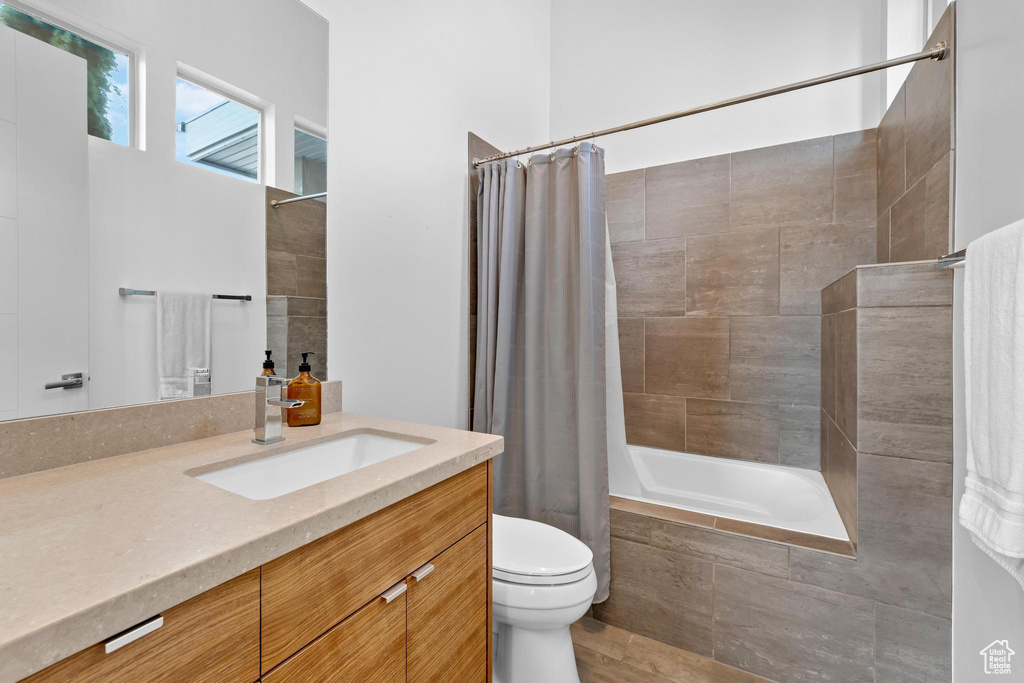 Full bathroom featuring tiled shower / bath combo and vanity