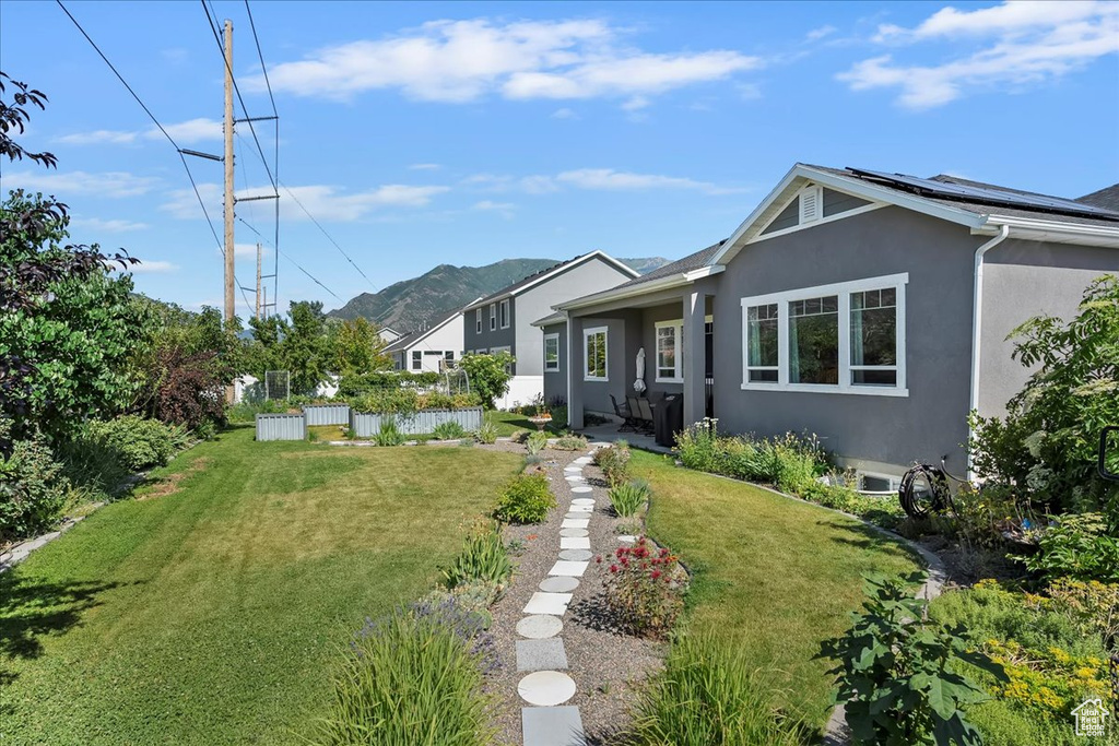 View of yard featuring a mountain view