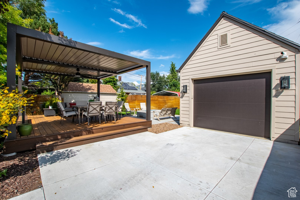 Detached garage featuring driveway