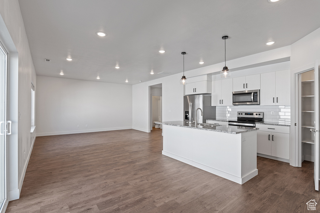 438 S 1440 E Hyrum, UT 84319