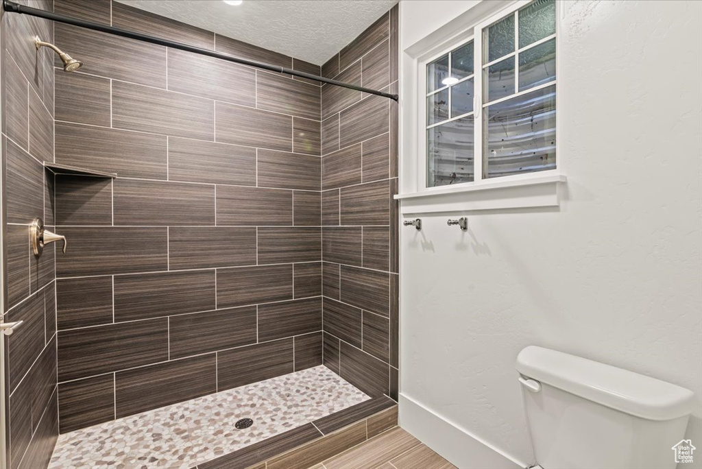 Bathroom featuring tiled shower