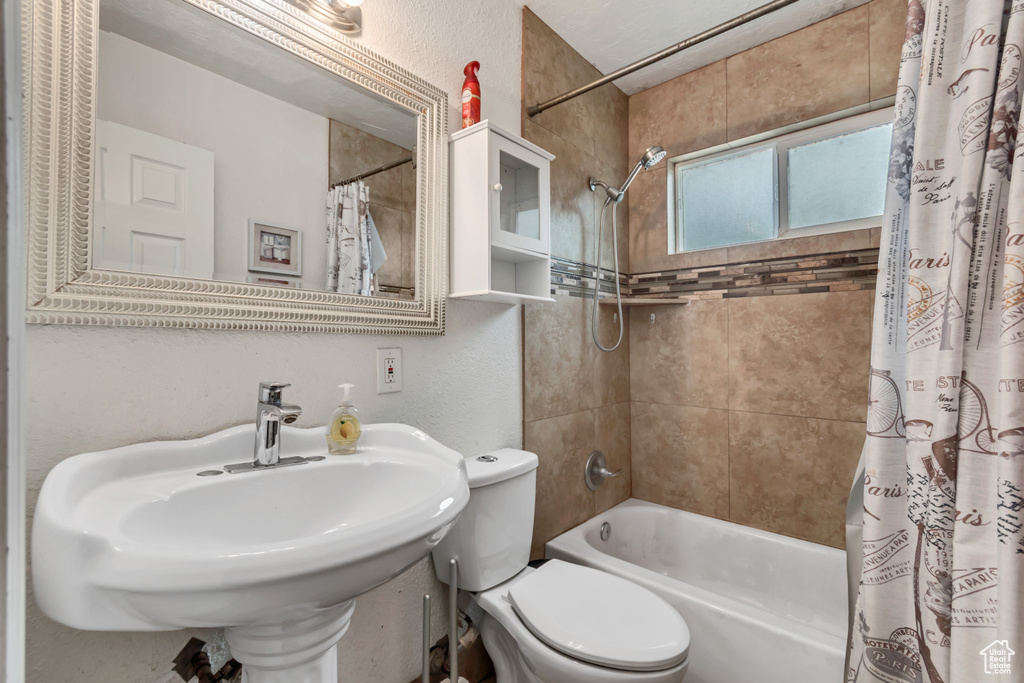 Full bath with shower / bath combo and toilet