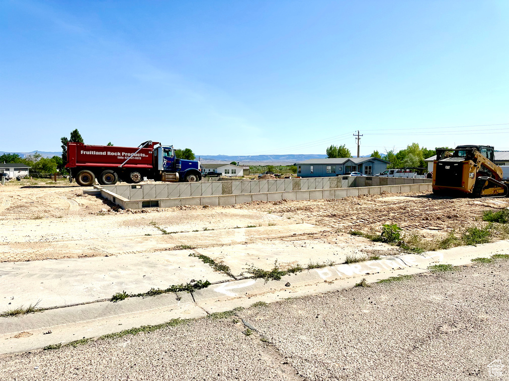 View of yard featuring a mountain view