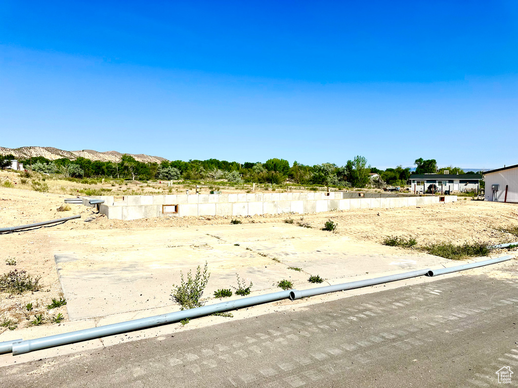 View of yard with a mountain view