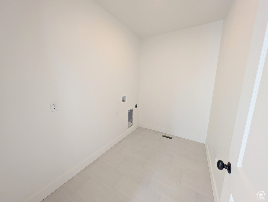 Washroom with electric dryer hookup and washer hookup