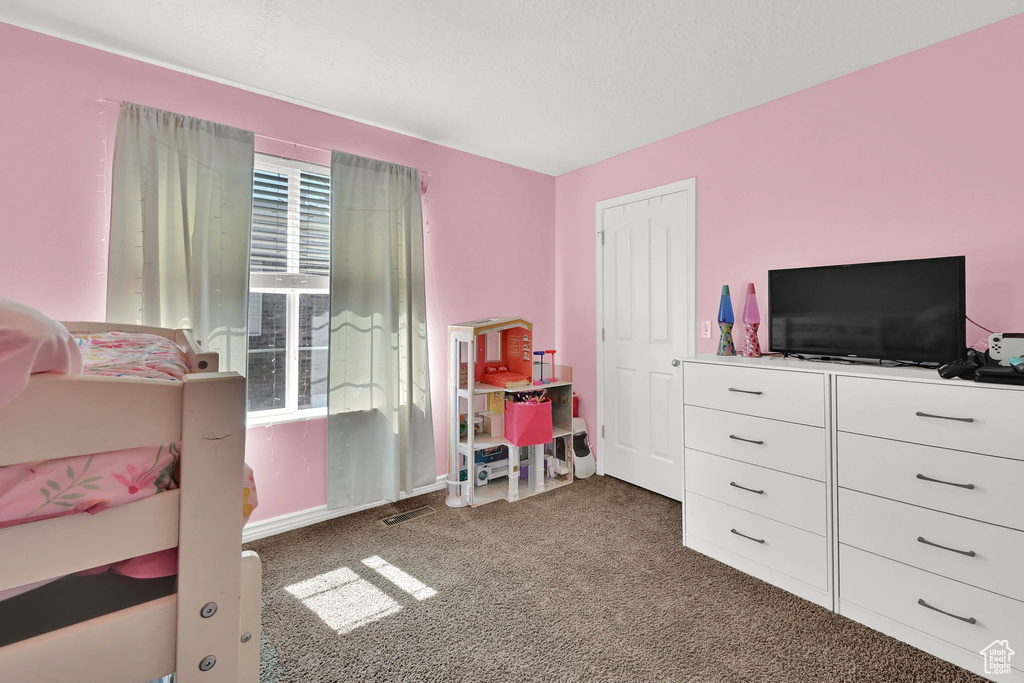 Bedroom with carpet