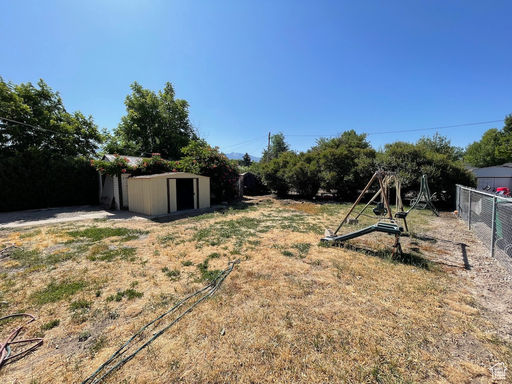 View of yard featuring a storage shed