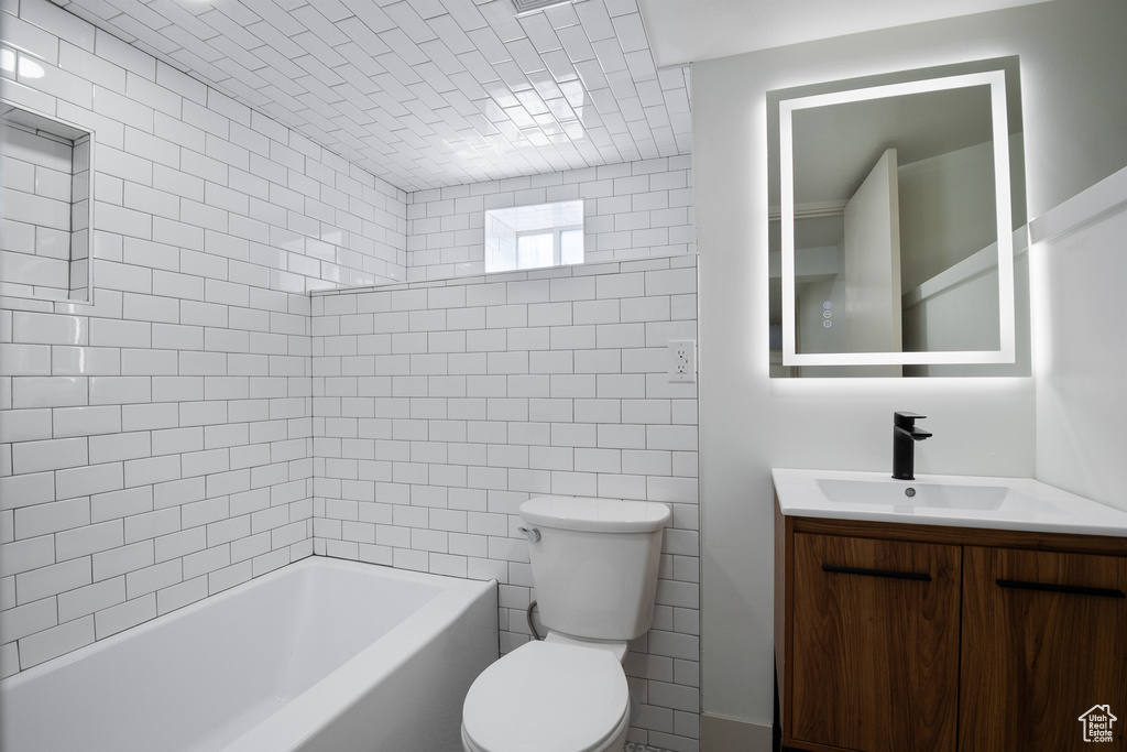 Full bath with vanity and shower / tub combination