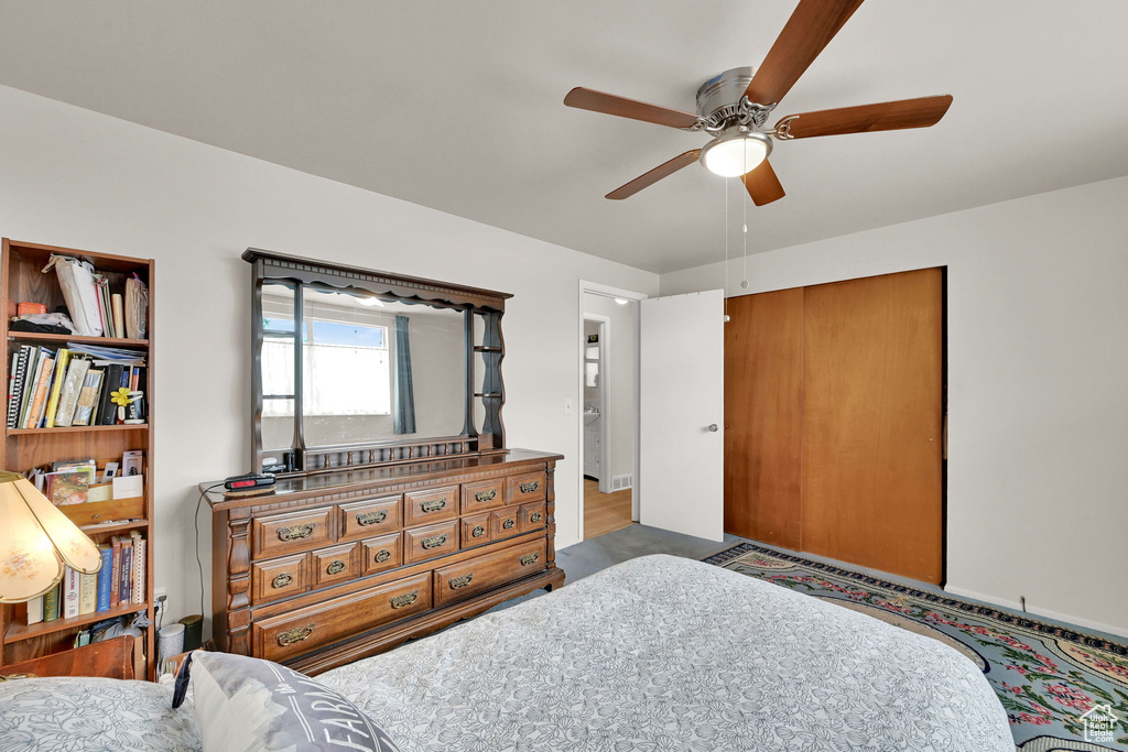 Bedroom featuring carpet, ceiling fan, and a closet