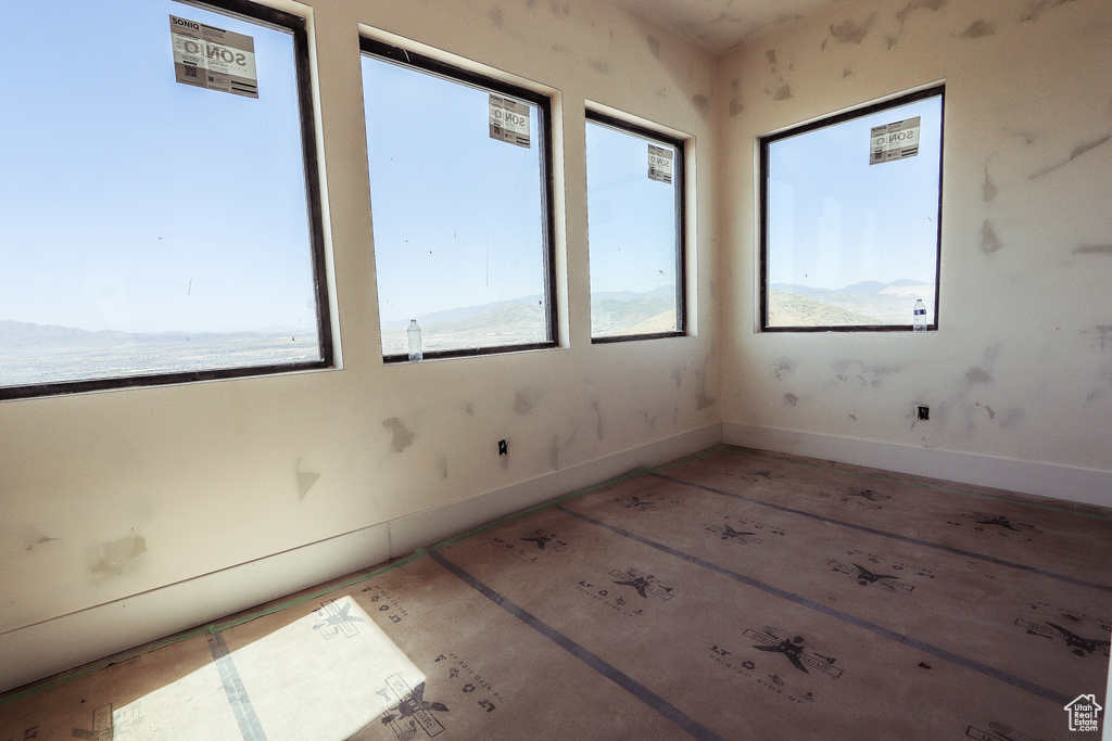 Unfurnished room featuring baseboards