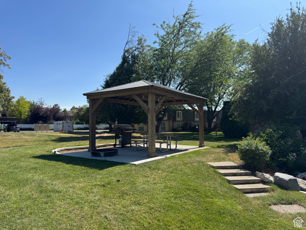 View of property\'s community featuring a gazebo and a yard
