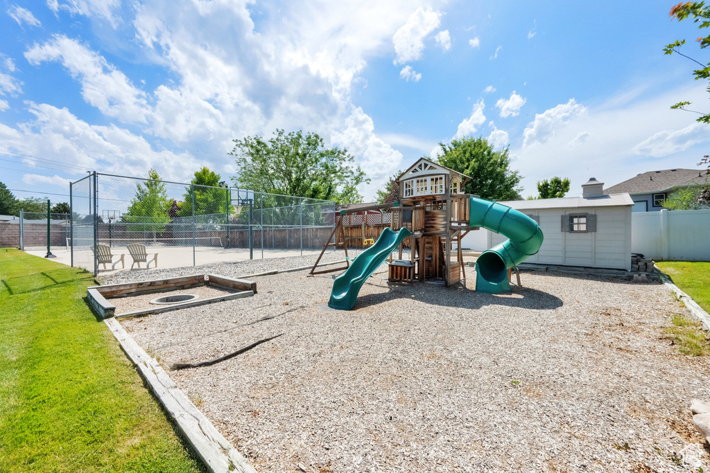 8322 S COPPER VISTA CIR West Jordan, UT 84081