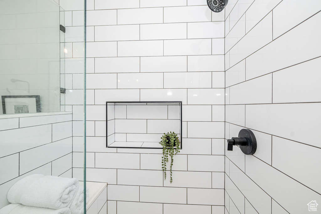 Bathroom featuring a tile shower
