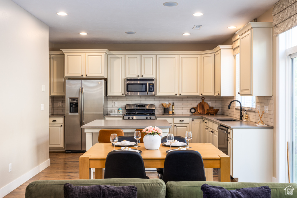 1058 W STONEHAVEN DR North Salt Lake, UT 84054
