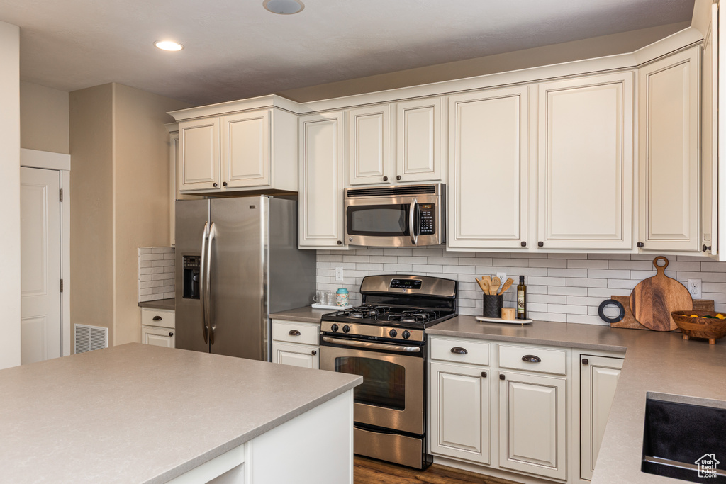 1058 W STONEHAVEN DR North Salt Lake, UT 84054