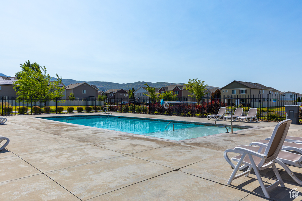 1058 W STONEHAVEN DR North Salt Lake, UT 84054