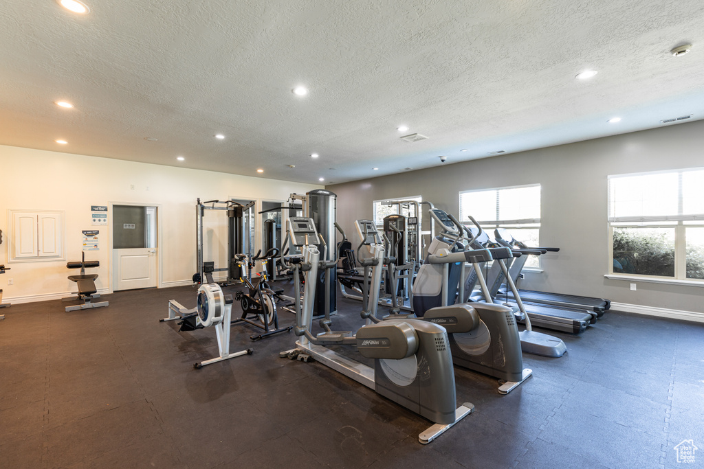 1058 W STONEHAVEN DR North Salt Lake, UT 84054