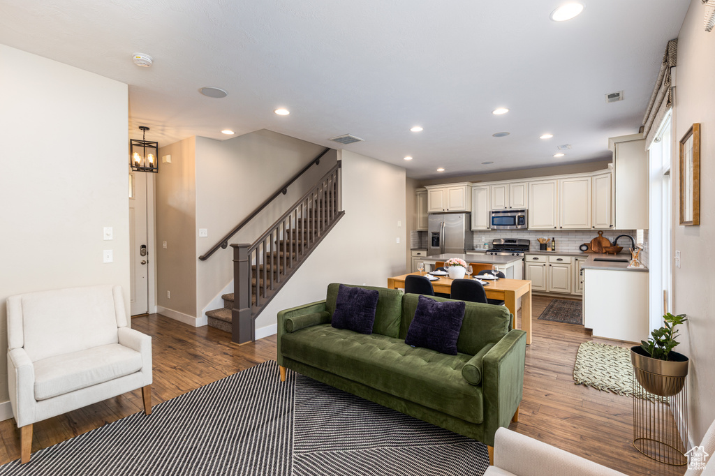 1058 W STONEHAVEN DR North Salt Lake, UT 84054