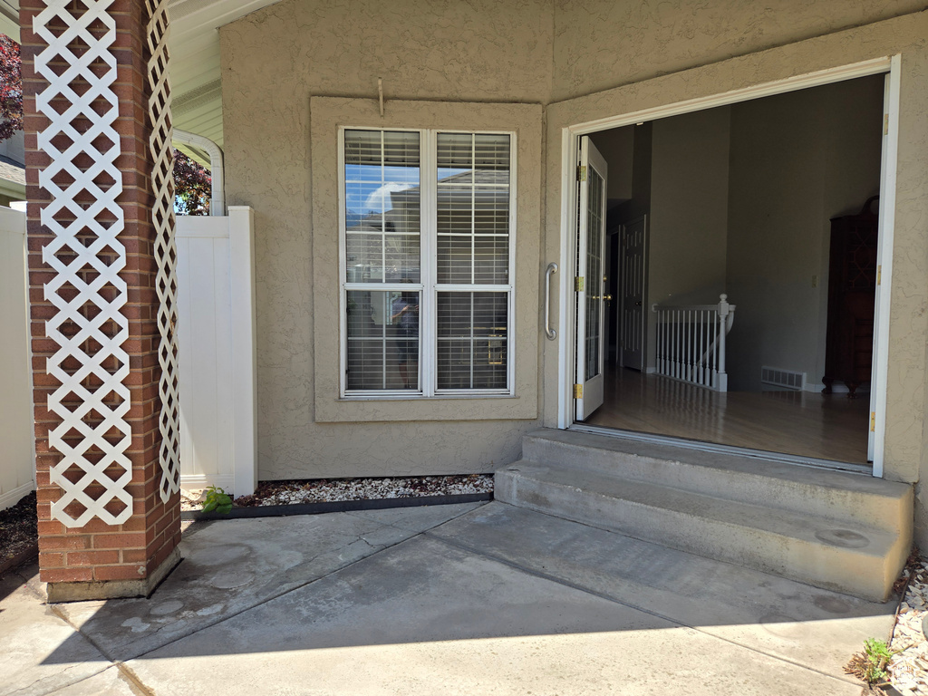 View of exterior entry with stucco siding