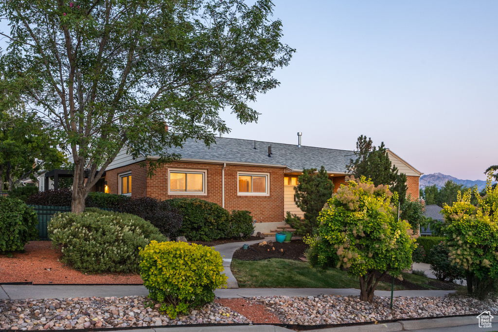 586 E ST Salt Lake City, UT 84103
