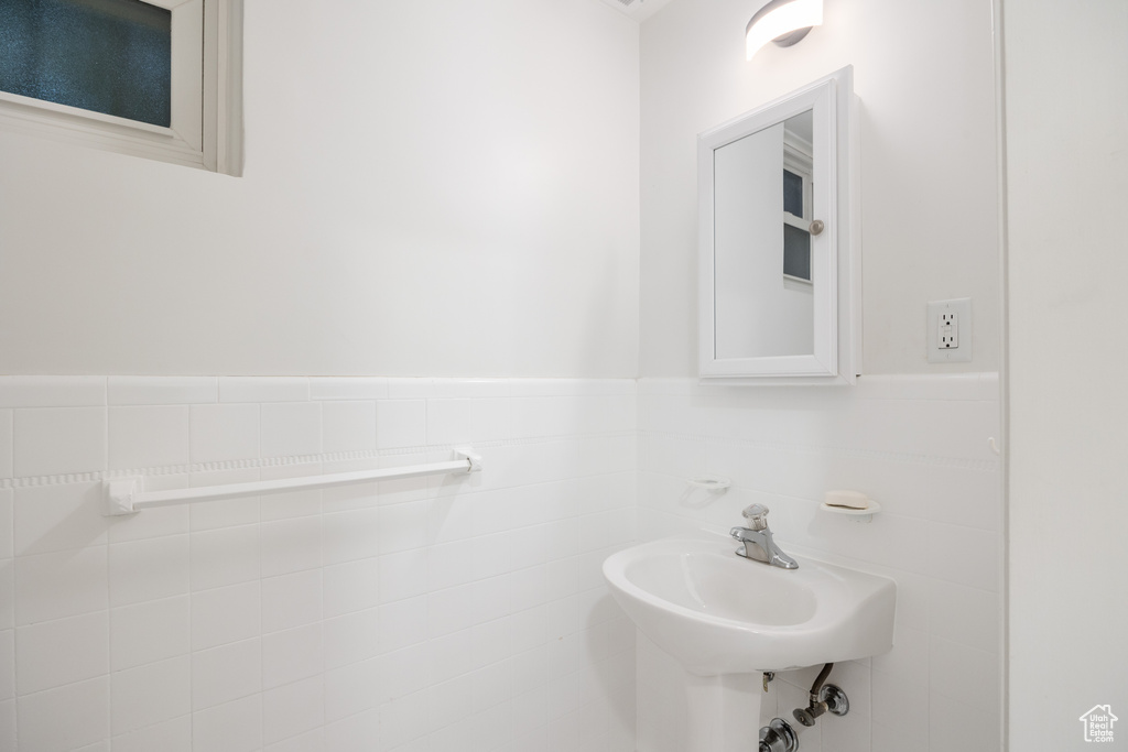 586 E ST Salt Lake City, UT 84103