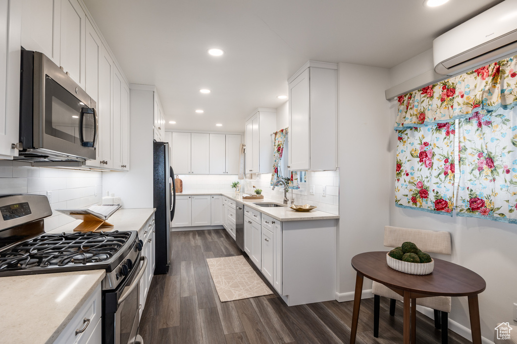 586 E ST Salt Lake City, UT 84103